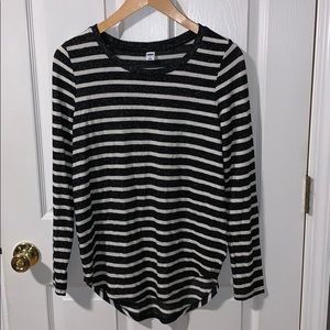 🌸 NWT white and black stripped tee